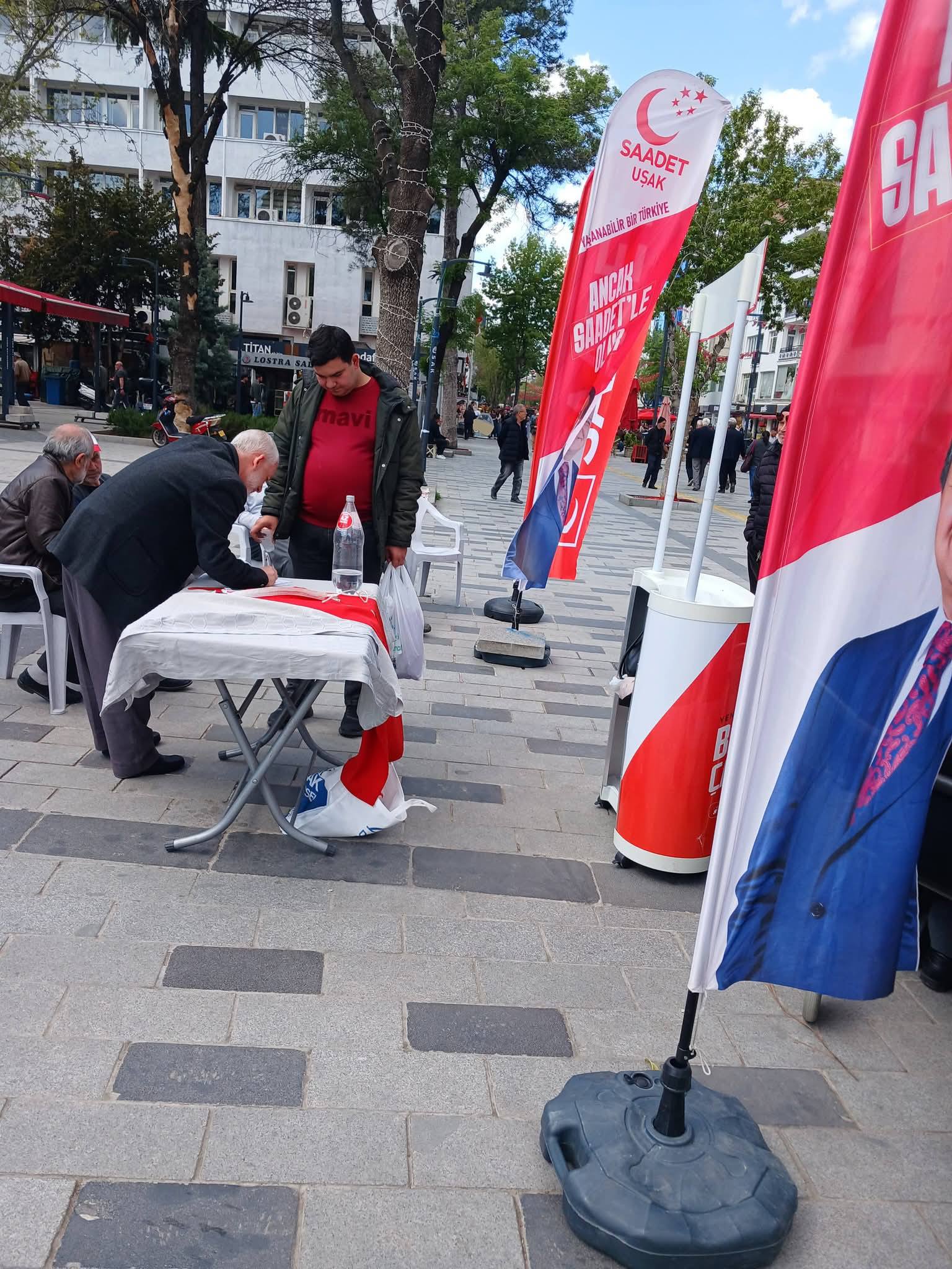 Saadet Partisi Uşak İl Başkanlığı’ndan Üye ve Stant Çalışması