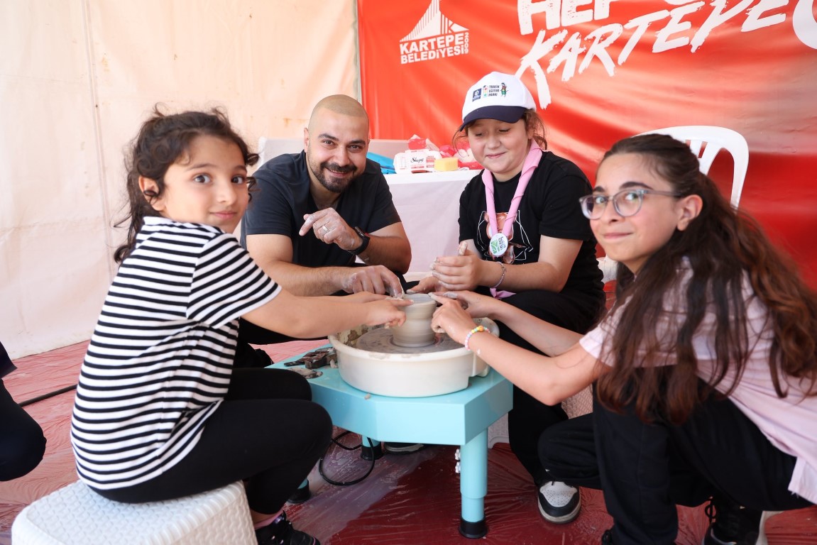 Kartepe Kent Meydanı'nda Coşkulu Kutlama