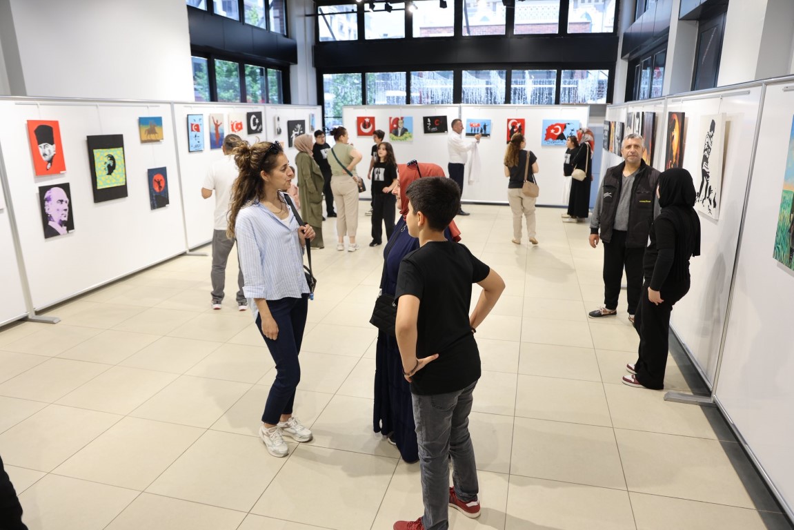 Kartepe'de Anlamlı Sergi "Gençliğin İzinde 1919'dan Geleceğe"