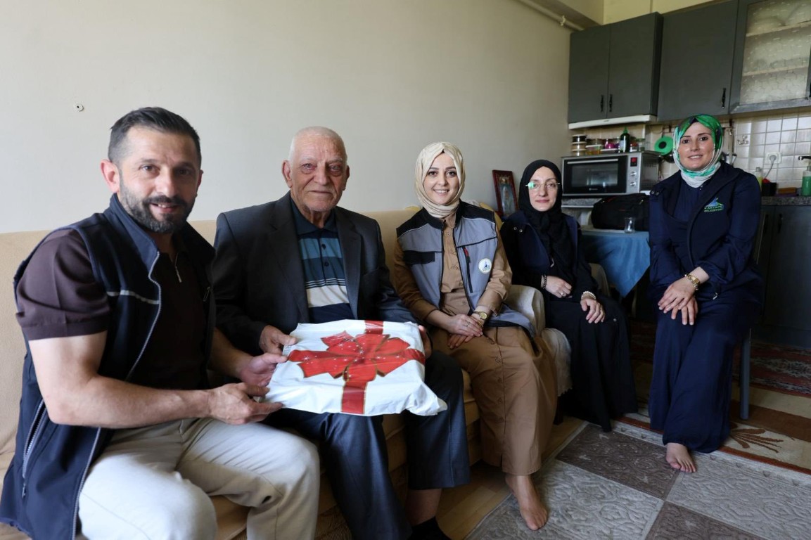 Kartepe'de Gönüllere Dokunan Bayram Ziyareti
