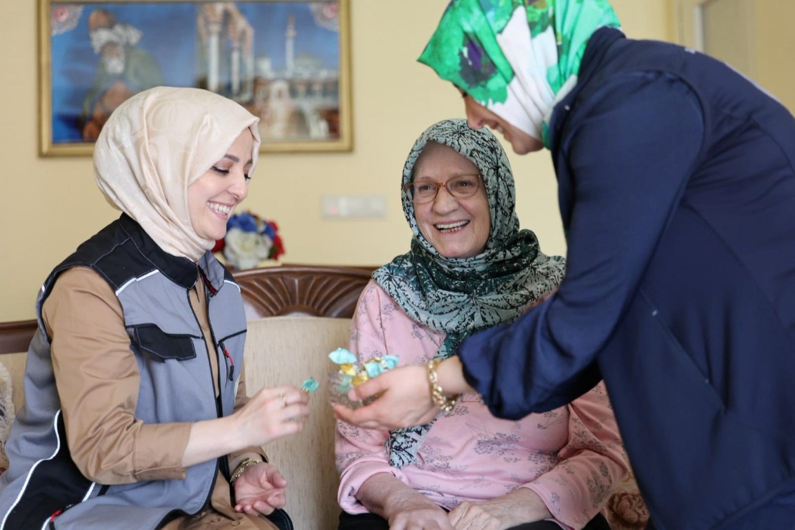 Kartepe'de Gönüllere Dokunan Bayram Ziyareti