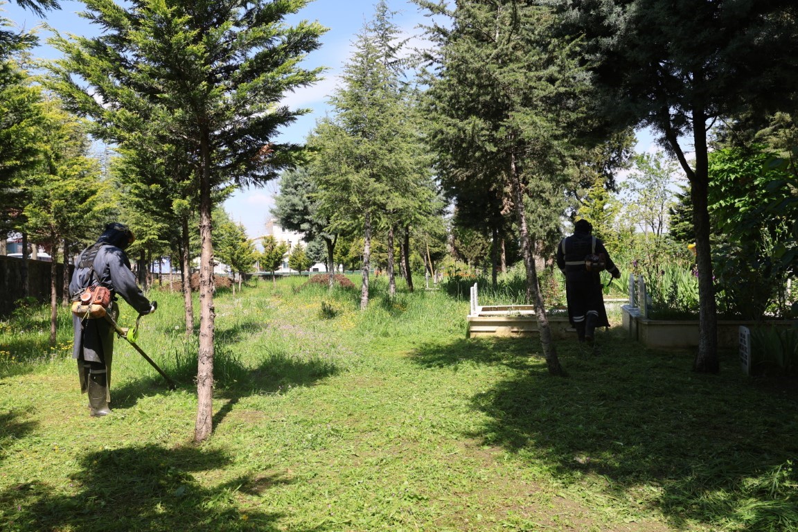Kartepe'de Yeşil Alanlar Bayrama Hazırlanıyor