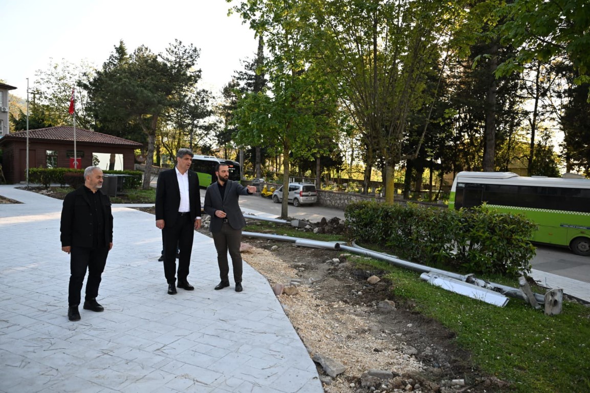 Kartepe'ye Yeni Mahalle Meydanları Kazandırılıyor