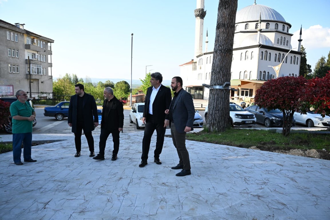 Kartepe'ye Yeni Mahalle Meydanları Kazandırılıyor