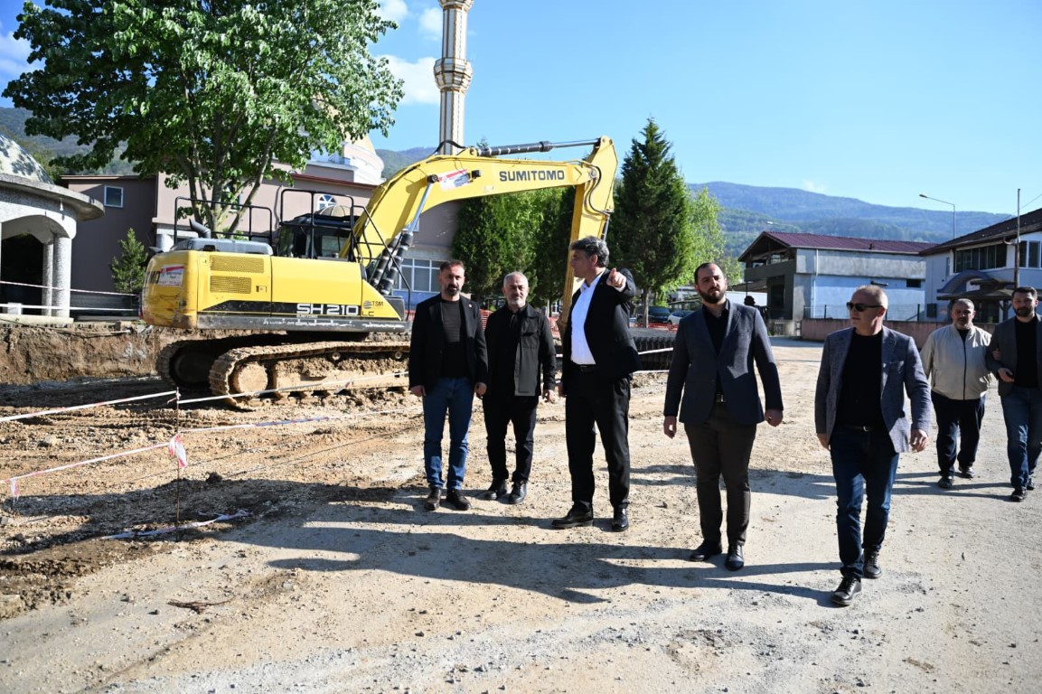 Kartepe'ye Yeni Mahalle Meydanları Kazandırılıyor