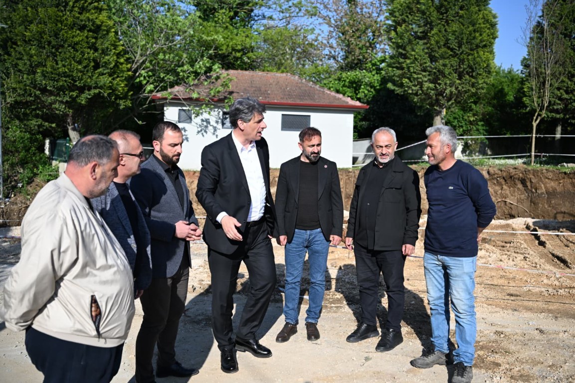 Kartepe'ye Yeni Mahalle Meydanları Kazandırılıyor