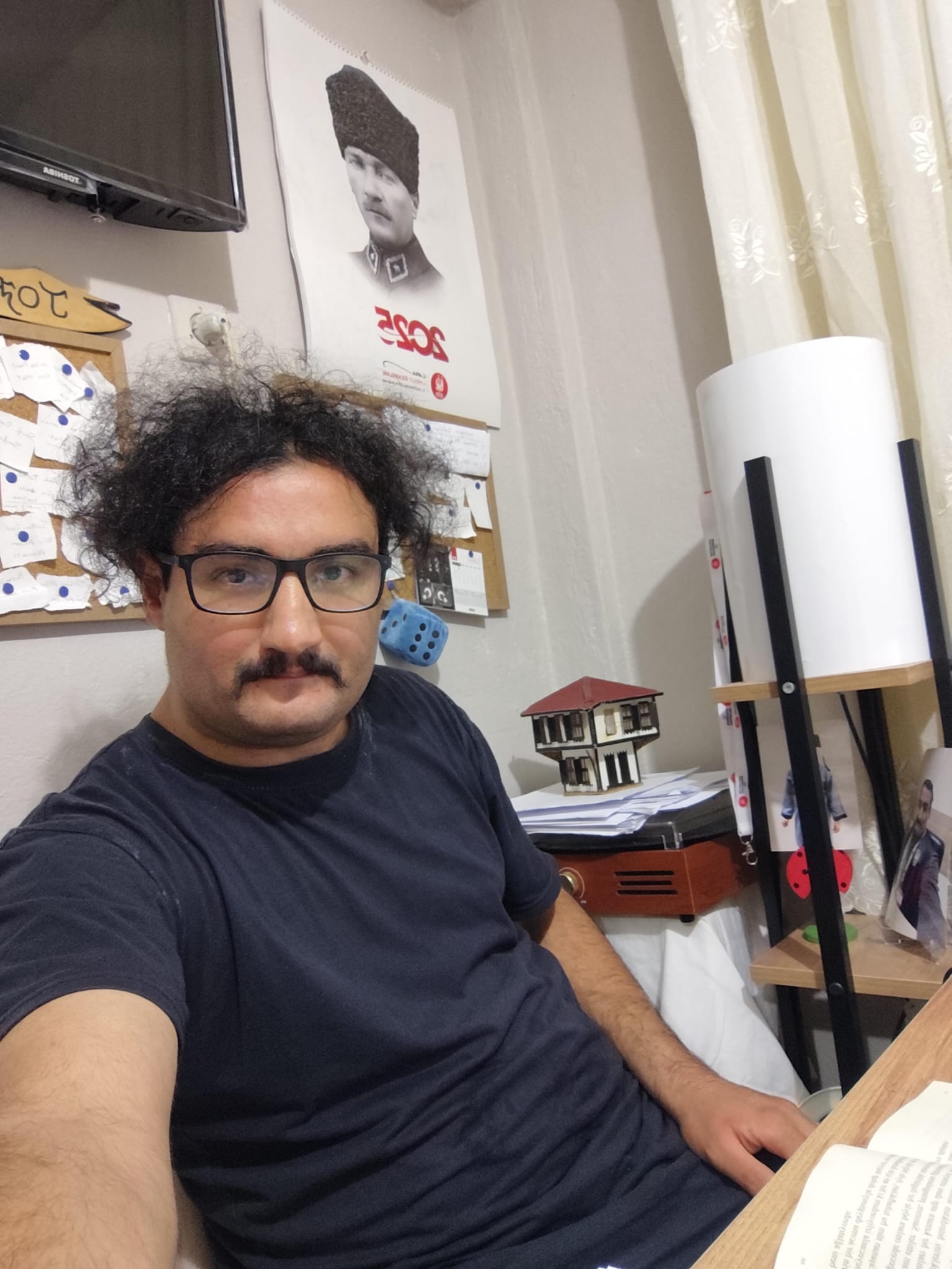 Yazar, Sanat Yönetmeni ve Tiyatro Oyuncusu Ömer Murat Şen ile Röportajımız