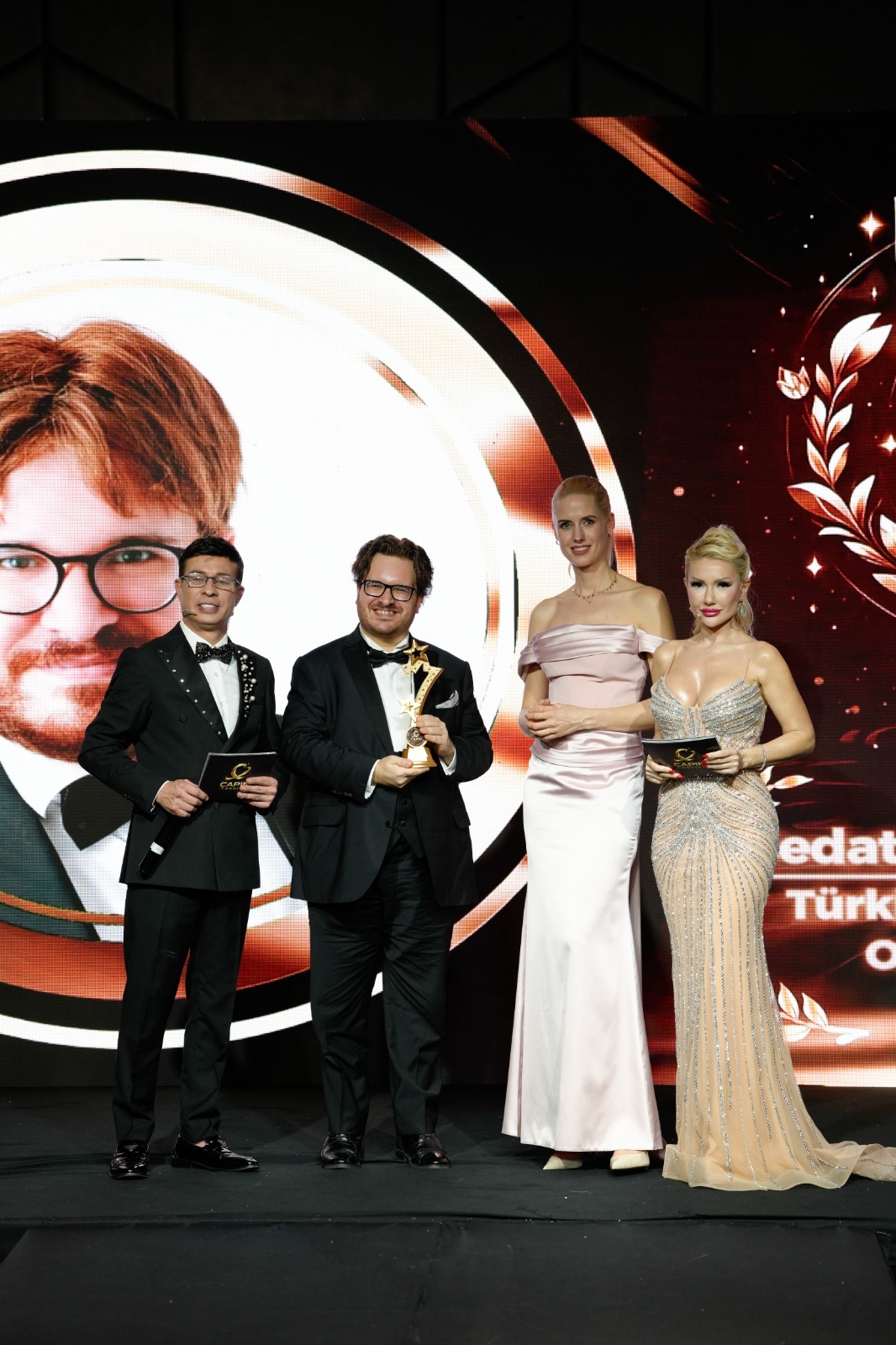 Dünyaca Ünlü Türk Opera Sanatçısı Tenor Sedat Can Öztoprak'tan Aynı Gün İmza ve Resital