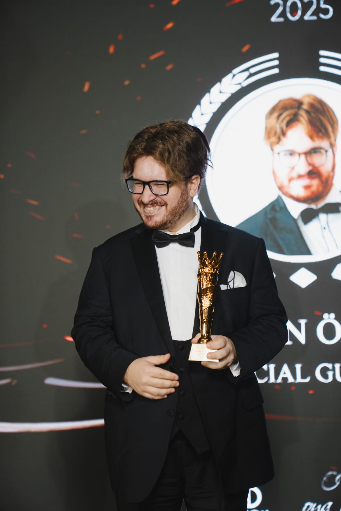 Dünyaca Ünlü Türk Opera Sanatçısı Tenor Sedat Can Öztoprak'tan Aynı Gün İmza ve Resital