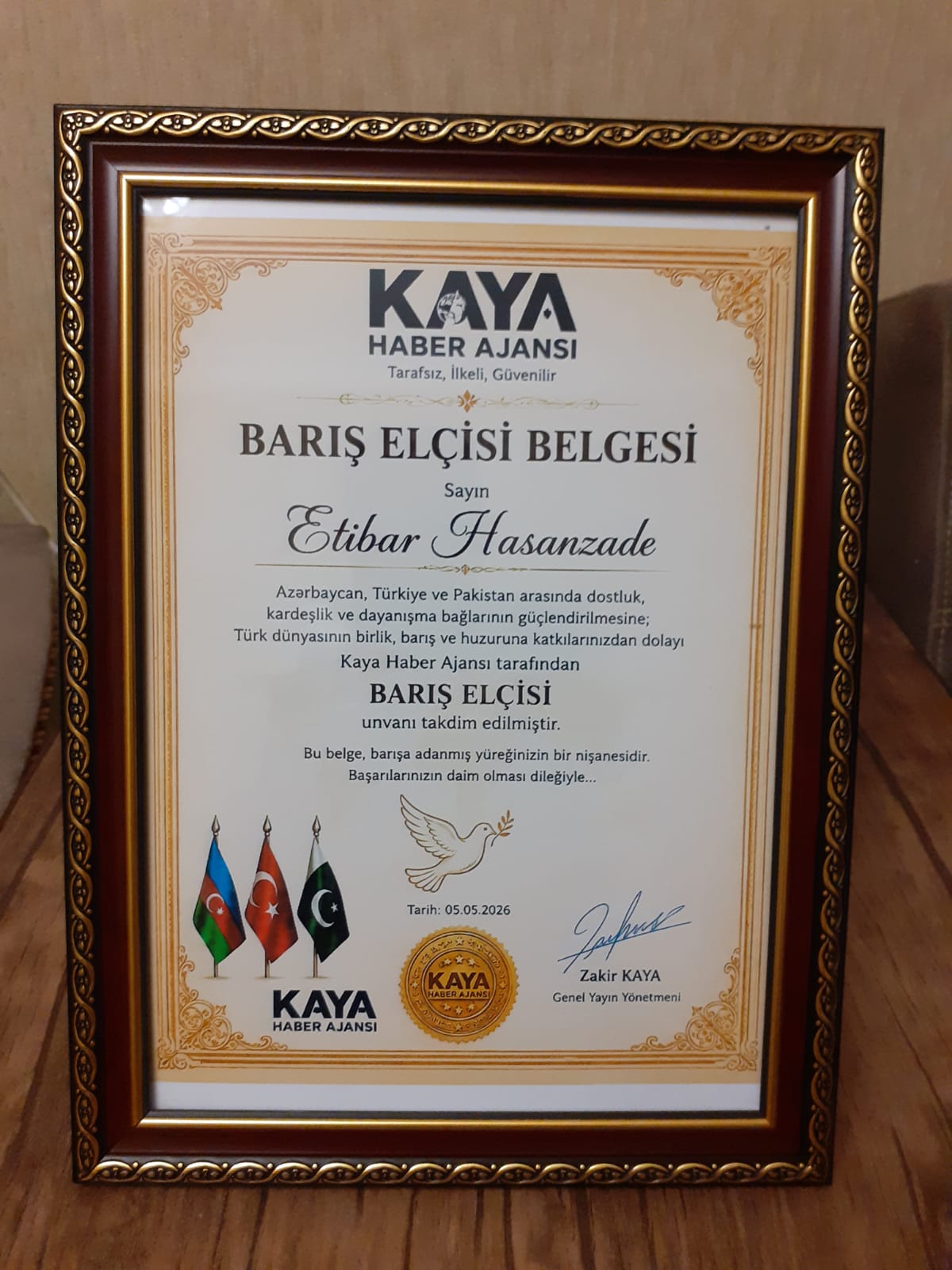 Azerbaycanlı Yazar Etibar Həsənzadə’ye “Barış Elçisi” ve “Kültür Elçisi” Unvanı