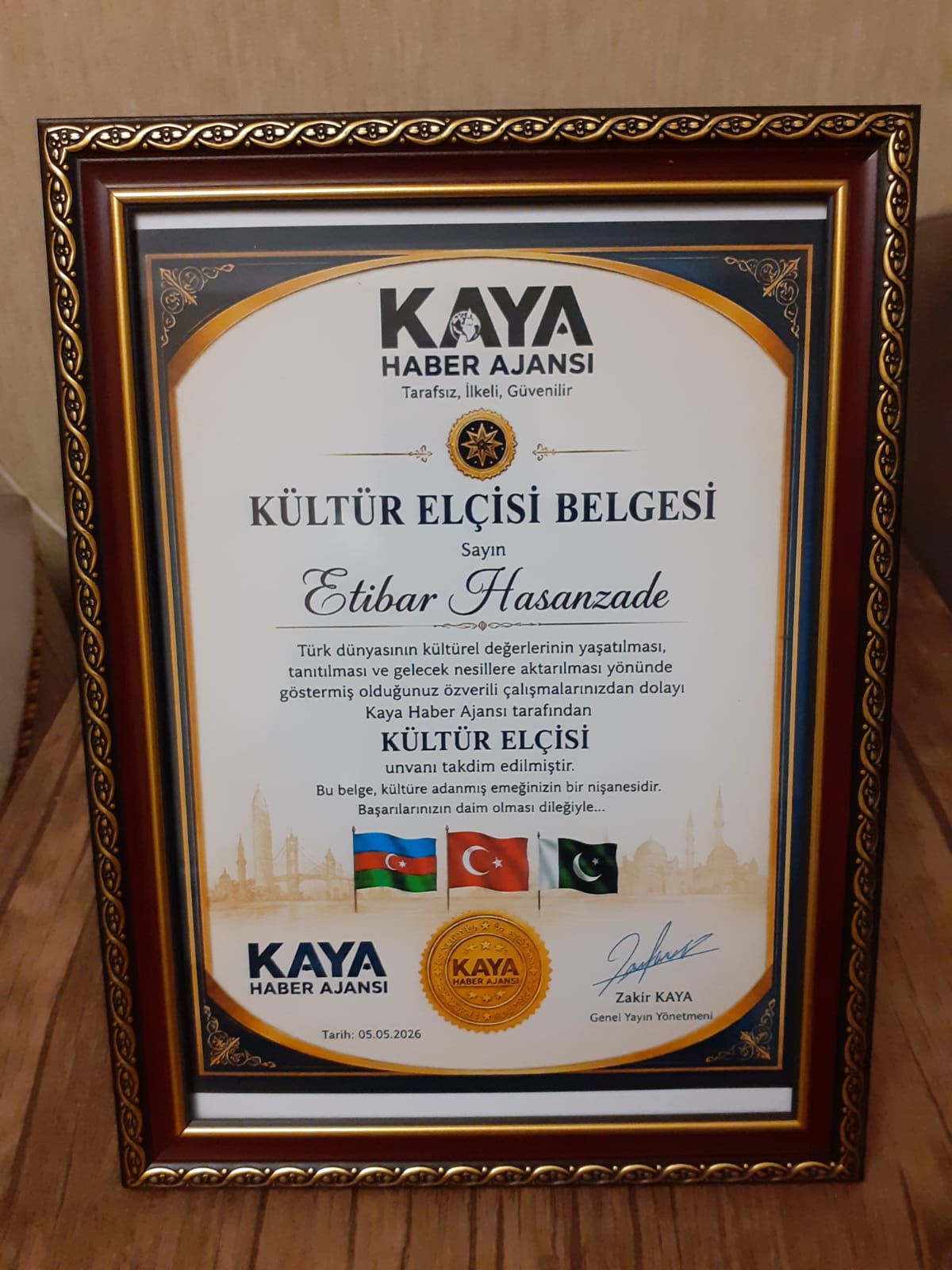 Azerbaycanlı Yazar Etibar Həsənzadə’ye “Barış Elçisi” ve “Kültür Elçisi” Unvanı