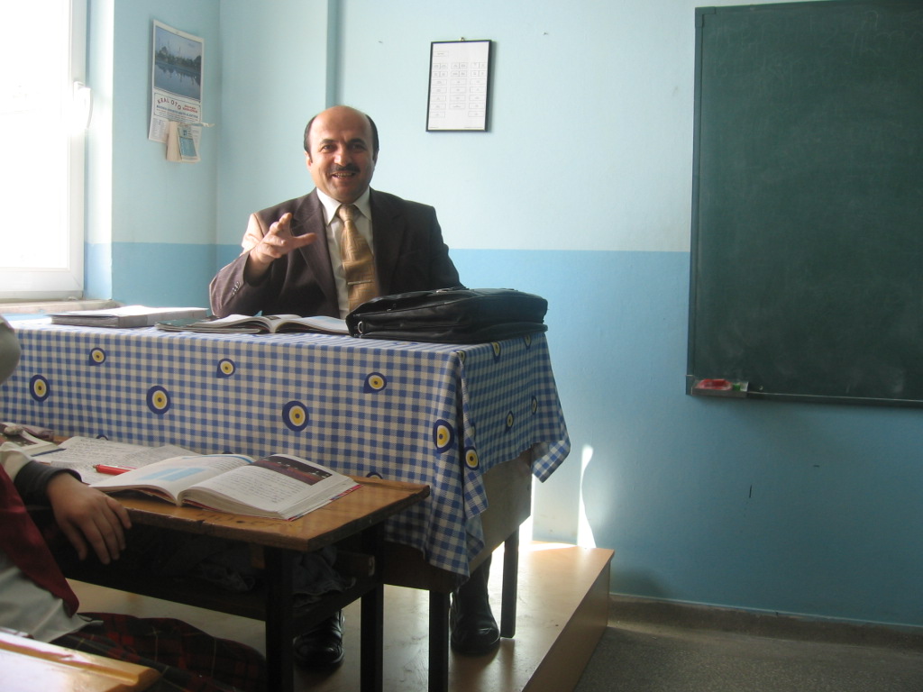 Eğitimci Yazar Hayri Bostan Yazılarıyla Haber Sitemizde