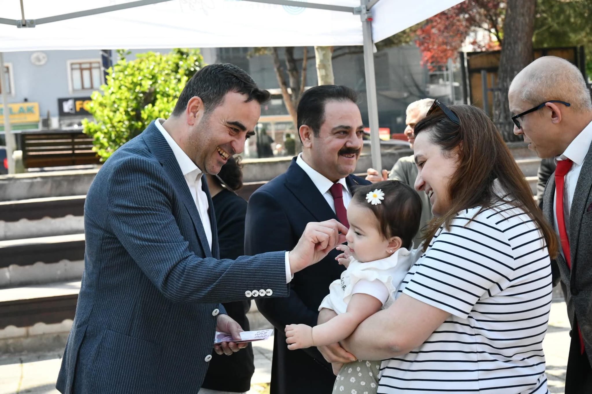 Başiskele 33. Geleneksel Kent Bayramlaşmasında Kent Meydanında Bayram Coşkusu Yaşandı