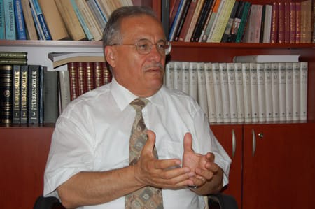 Eğitimci Yazar Hayri Bostan Köşe Yazısı: "Prof. Dr. Halis Ayhan Hocamızı Rahmetle ve Minnetle Anıyoruz