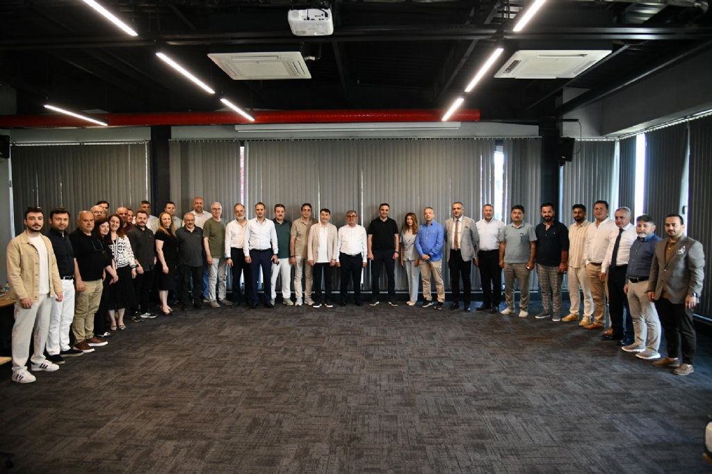 Başiskele Belediye Başkanı Mehmet Yasin Özlü, Seymen Mahallesi Esnafıyla Bir Araya Geldi