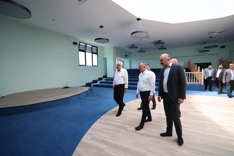 Derince’nin yeni cemevindeki son kontrolleri Başkan Tahir Büyükakın yaptı