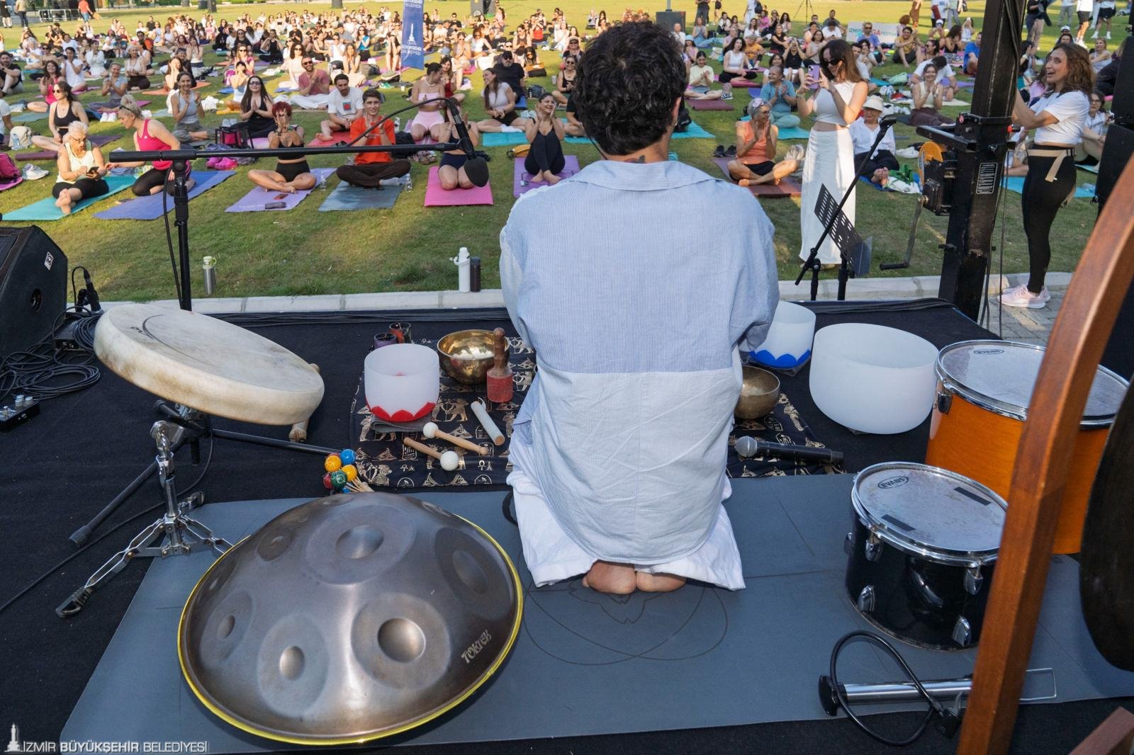 Matlar çimlere serildi Kültürpark'ta yoga rüzgârı esti