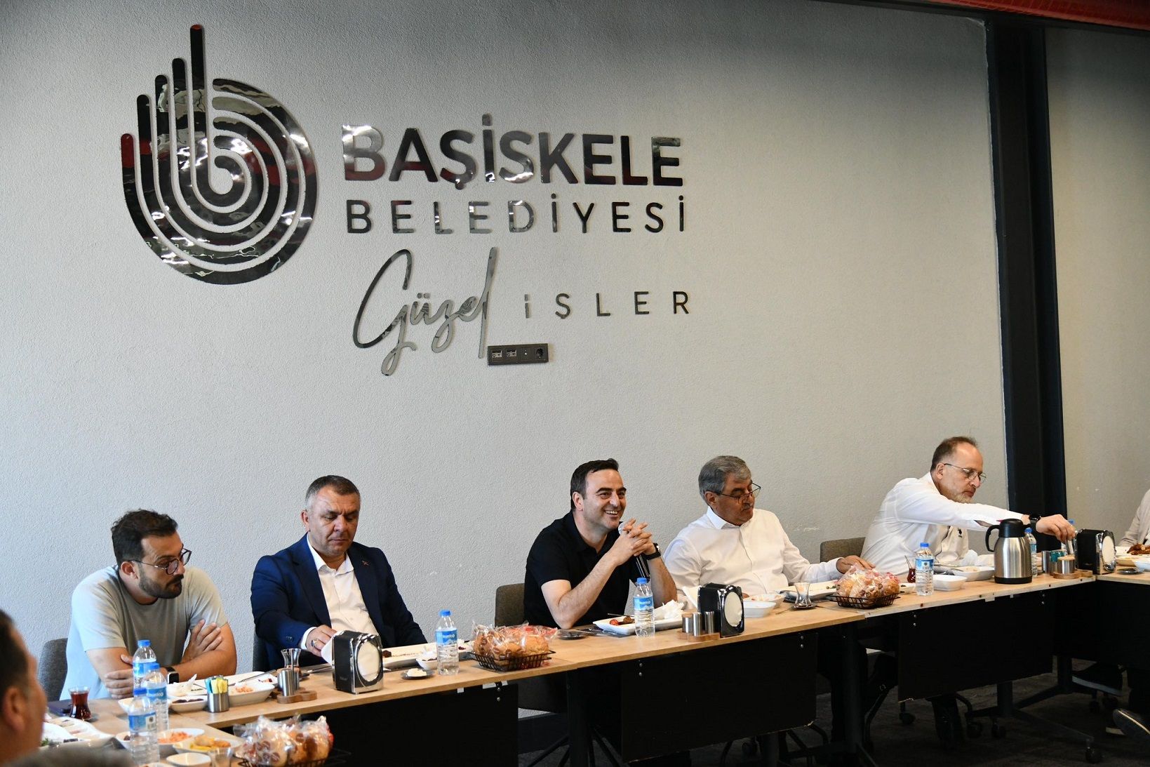 Başiskele Belediye Başkanı Mehmet Yasin Özlü, Seymen Mahallesi Esnafıyla Bir Araya Geldi