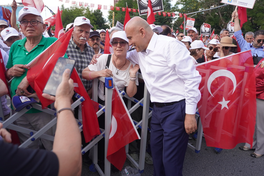 İYİ Parti'nin "Bayrak Mitingi" Ankara'da Yoğun Katılımla Gerçekleştirildi