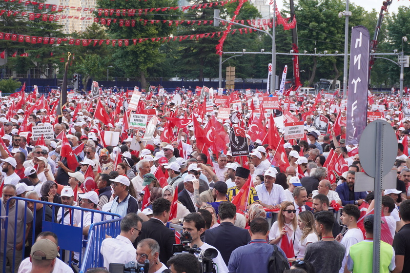 İYİ Parti'nin "Bayrak Mitingi" Ankara'da Yoğun Katılımla Gerçekleştirildi