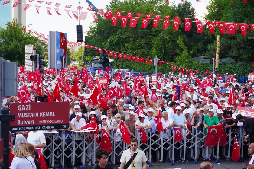 İYİ Parti'nin "Bayrak Mitingi" Ankara'da Yoğun Katılımla Gerçekleştirildi