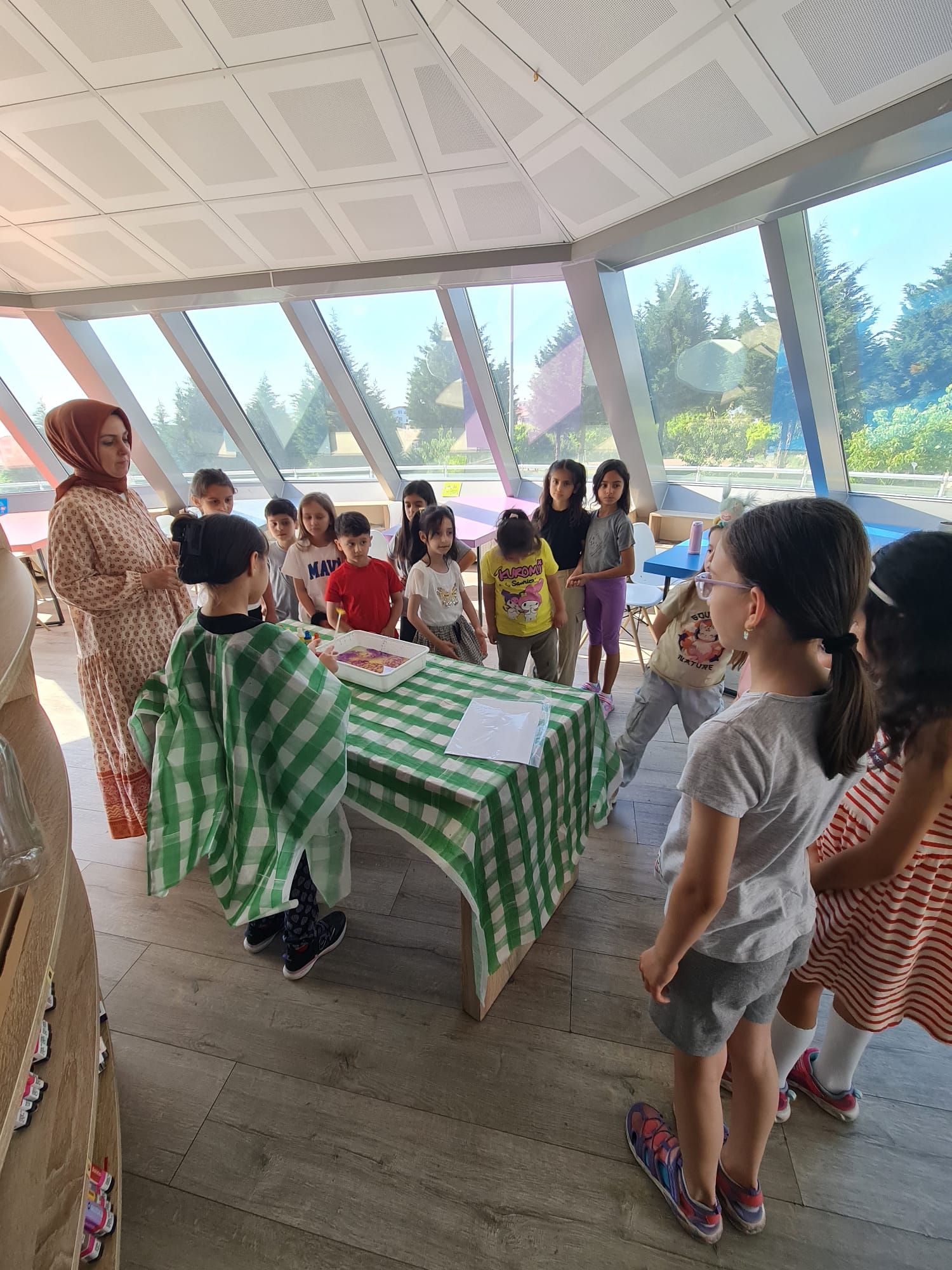 Ebru Sanatının Renkli Dünyası Çocuk Kütüphanesi’nde