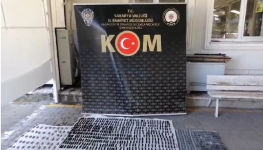 “Sakarya’da Silah Kaçakçılığı ve Ticaretine Yönelik Düzenlenen Operasyonda 2 Bin 366 Adet Silah Parçası Ele Geçirildi.”