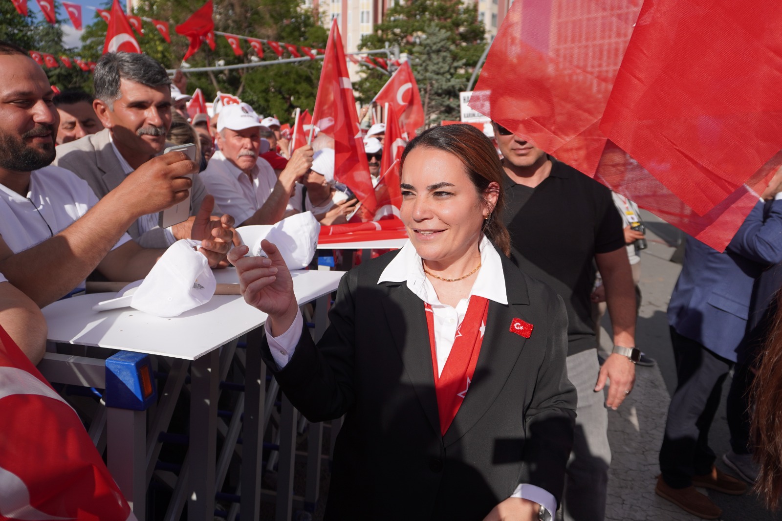 İYİ Parti'nin "Bayrak Mitingi" Ankara'da Yoğun Katılımla Gerçekleştirildi