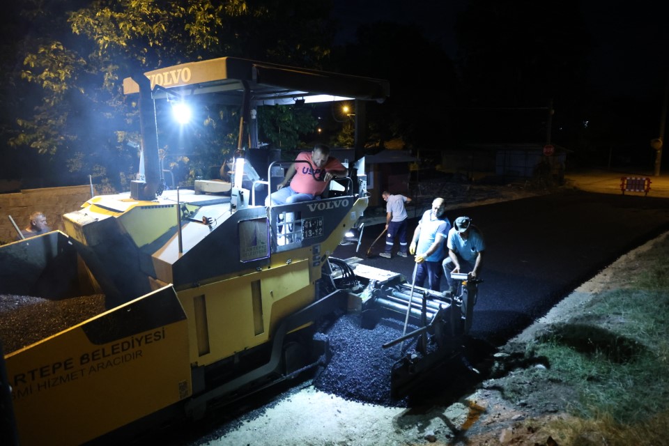 Kartepe'de Asfalt Mesaisi Aralıksız Sürüyor