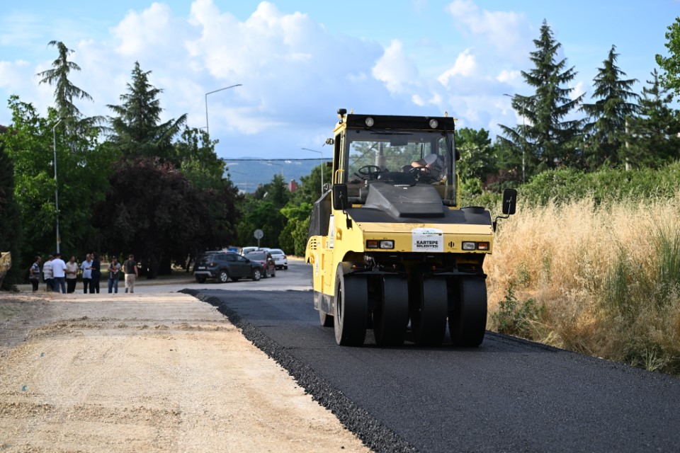 Kartepe'de Asfalt Mesaisi Aralıksız Sürüyor