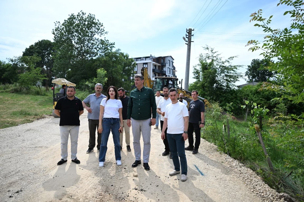 Kartepe'de Asfalt Seferberliği Sürüyor