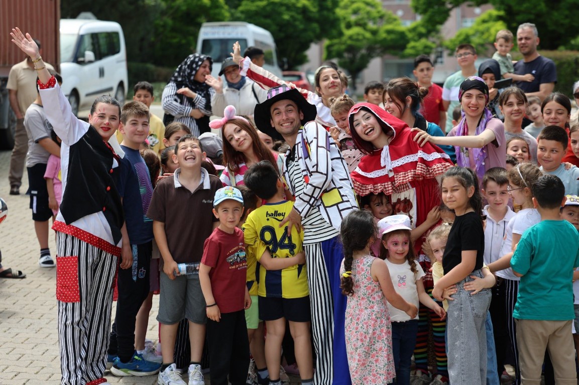 Kartepe'de Bayram Coşkusu Mahalle Mahalle Yaşandı