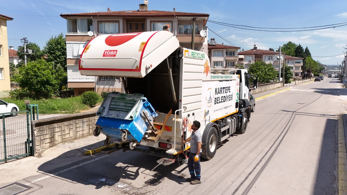 Kartepe'de Bayram Sonrası Titiz Çalışma