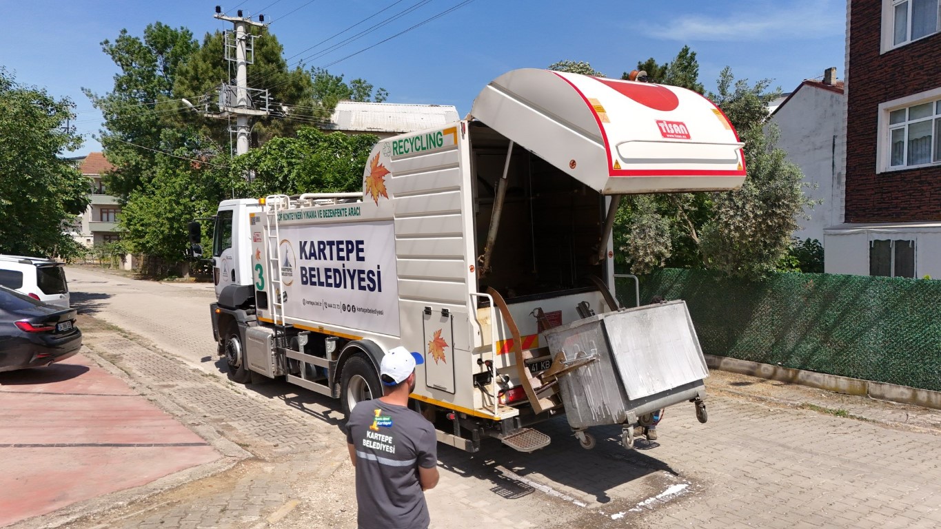 Kartepe'de Bayram Sonrası Titiz Çalışma