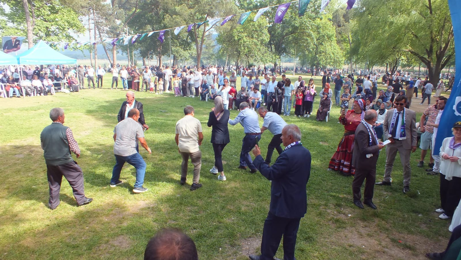 ORDULULAR MÜZİK DİNLEDİ HORON TEPTİ