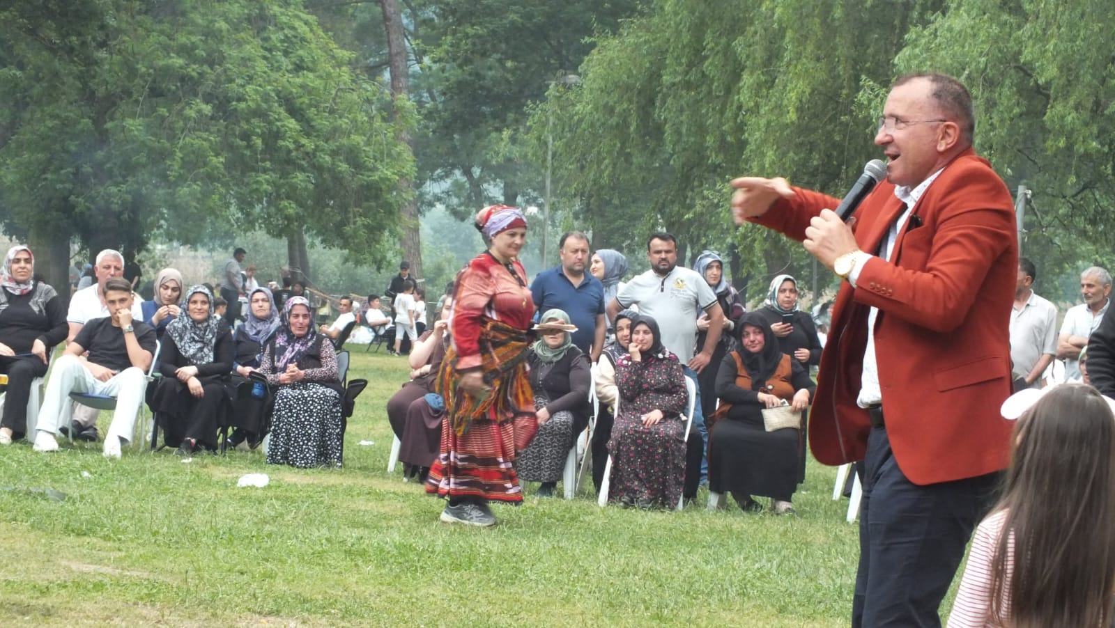 ORDULULAR MÜZİK DİNLEDİ HORON TEPTİ