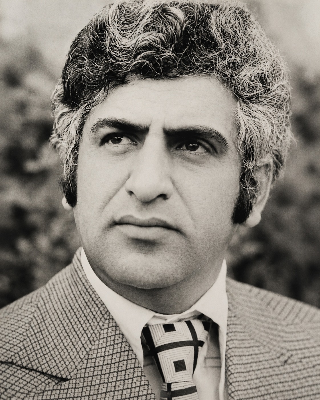 Araştırmacı Yazar Halide Halid Köşe Yazısı: Zamana Yenilmeyen Bir Hatıra "Vaqif Hüseynov 90"