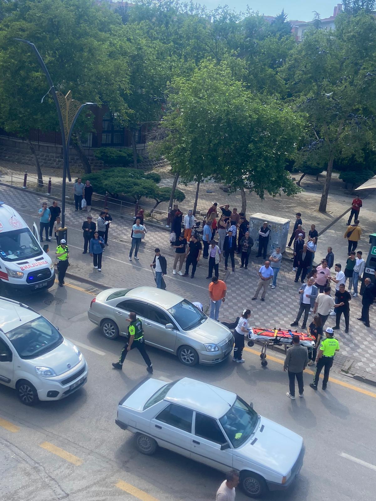 ANKARA’DA TRAFİK KAZASI: KARŞIDAN KARŞIYA GEÇEN YAYAYA ARAÇ ÇARPTI