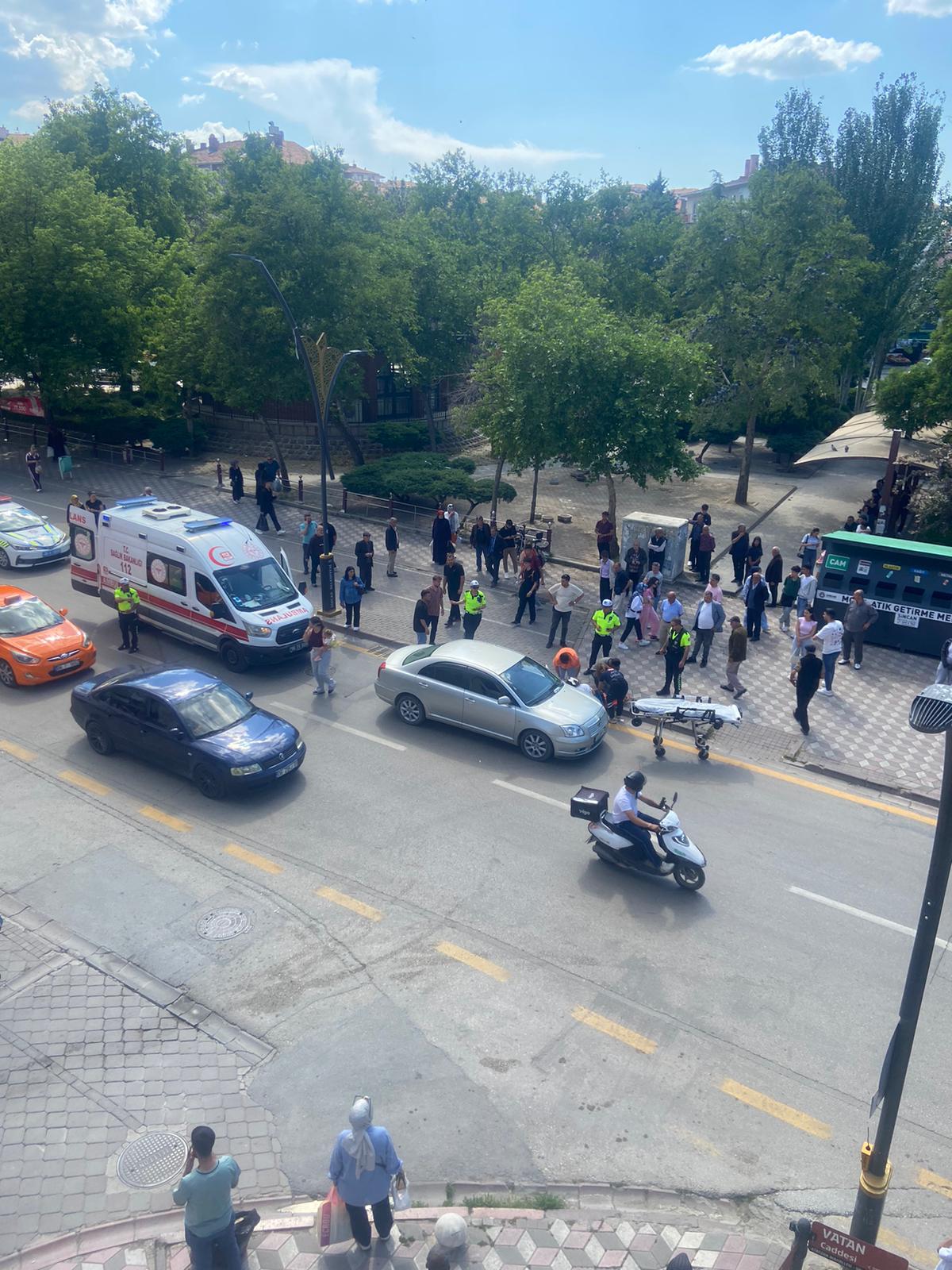 ANKARA’DA TRAFİK KAZASI: KARŞIDAN KARŞIYA GEÇEN YAYAYA ARAÇ ÇARPTI