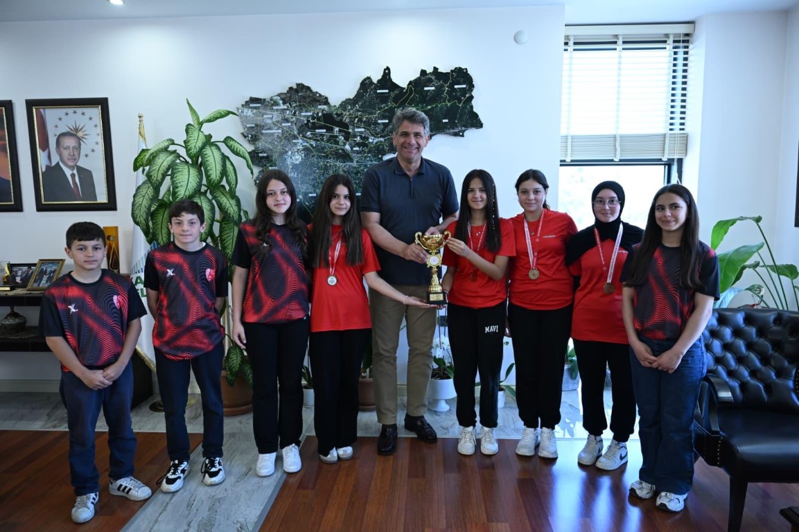 Genç Sporcular Başarılarını Başkan Kocaman'la Paylaştı