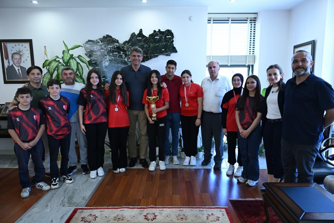Genç Sporcular Başarılarını Başkan Kocaman'la Paylaştı