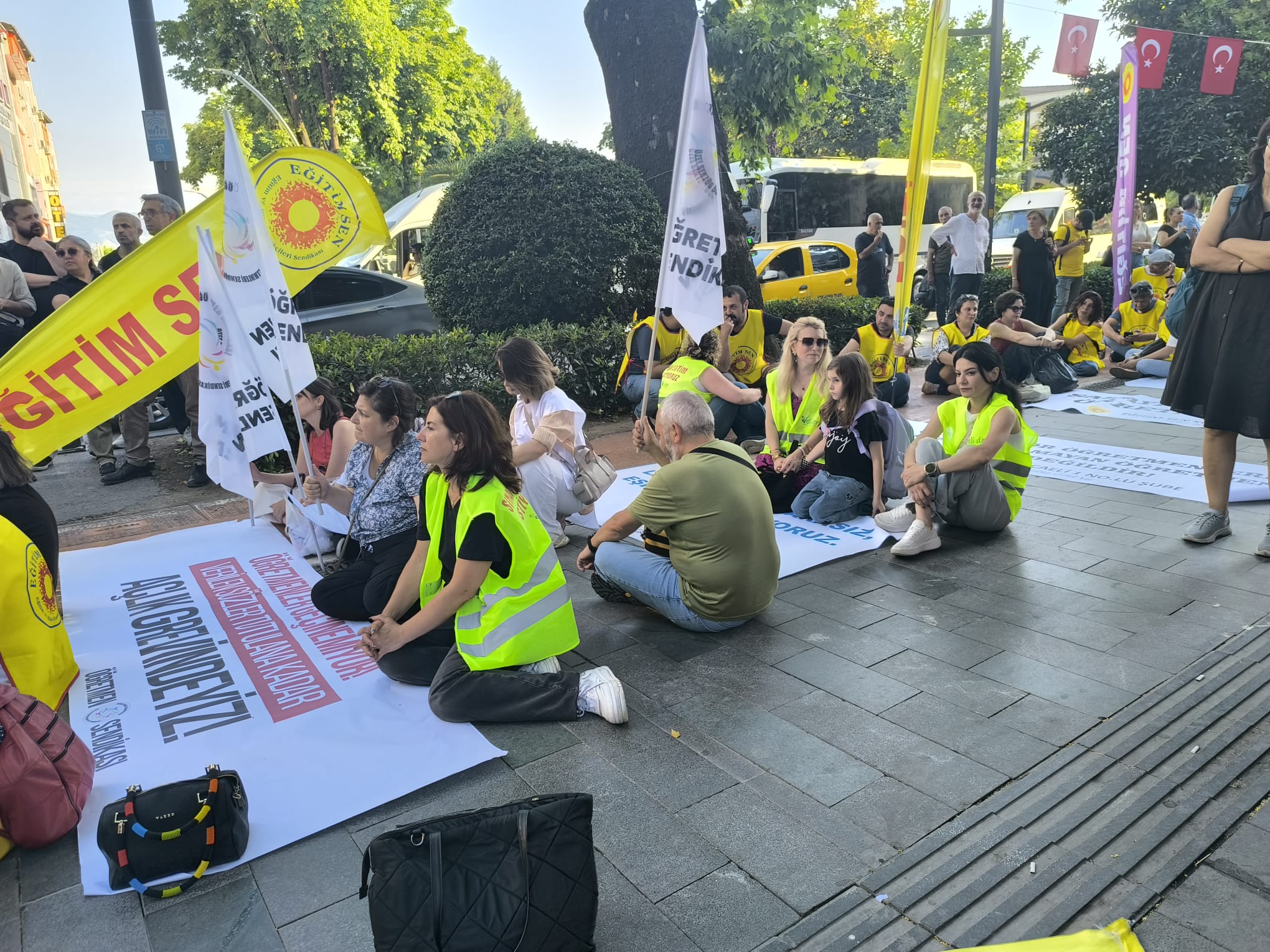 İzmit’te Eğitim Emekçilerinden Güvenli Okul ve Yaşam Hakkı Çağrısı