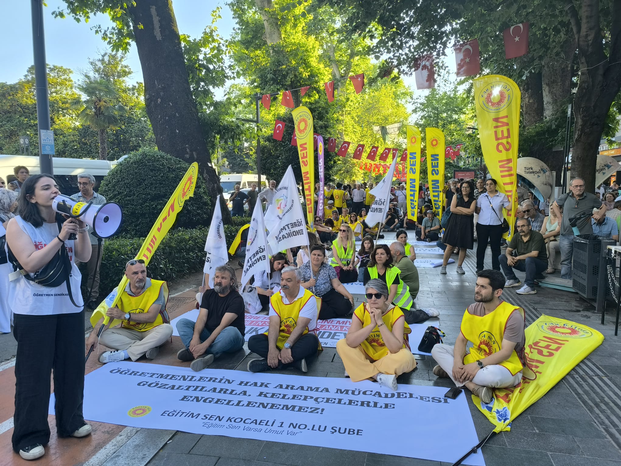 İzmit’te Eğitim Emekçilerinden Güvenli Okul ve Yaşam Hakkı Çağrısı
