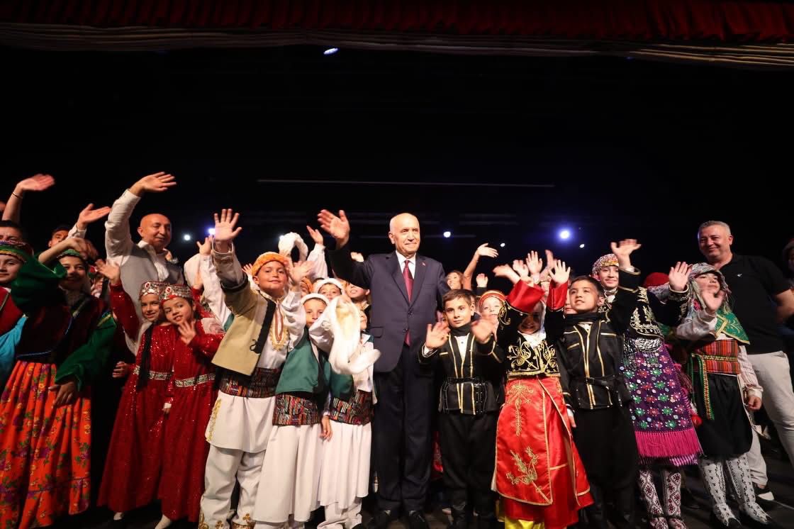 TUBİL Halk Dansları Topluluğu’ndan Muhteşem Yıl Sonu Gösterisi