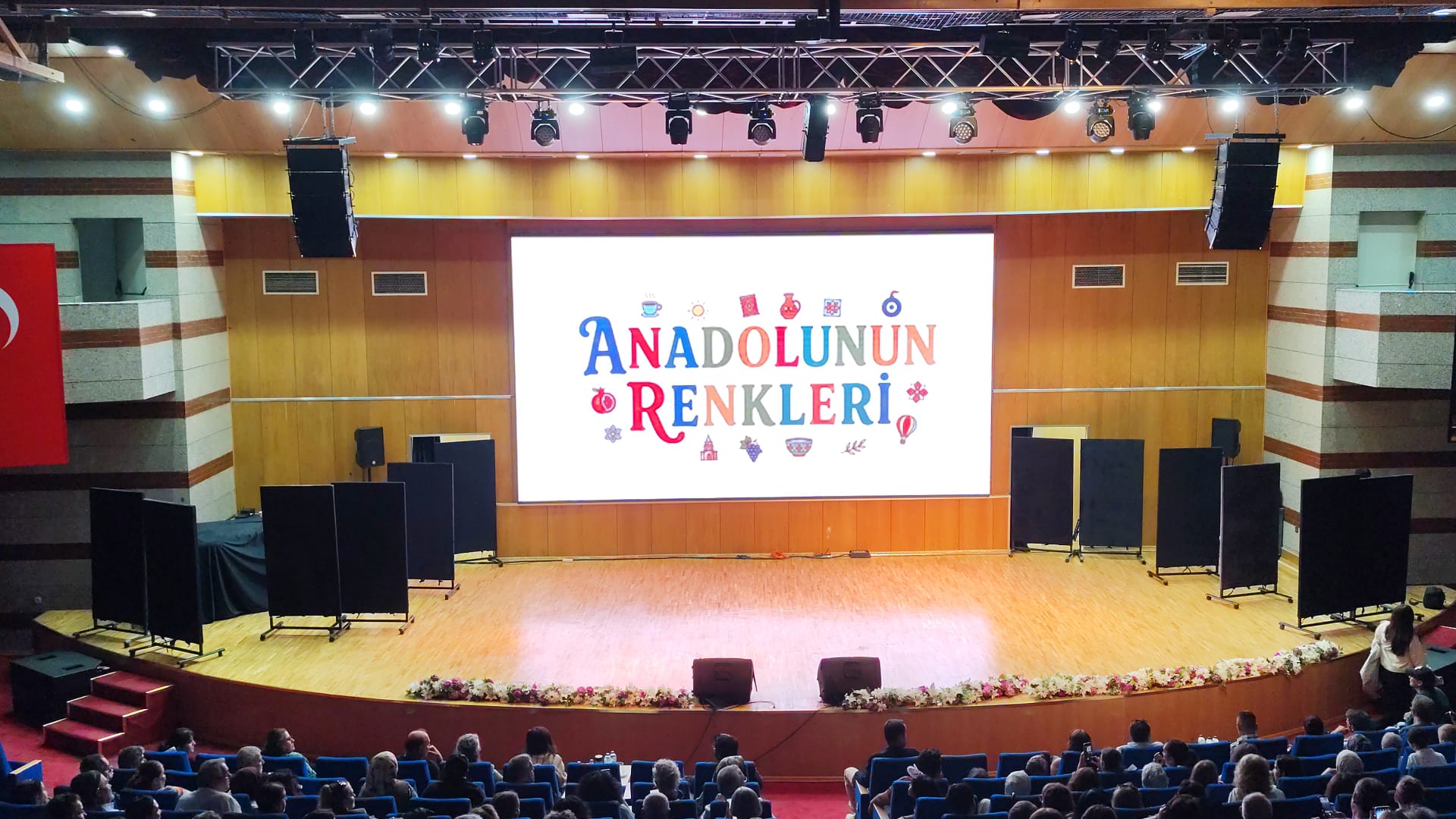 Anadolu’nun Yedi Bölgesi Kocatepe Kültür Merkezi’nde Halk Oyunlarıyla Buluştu
