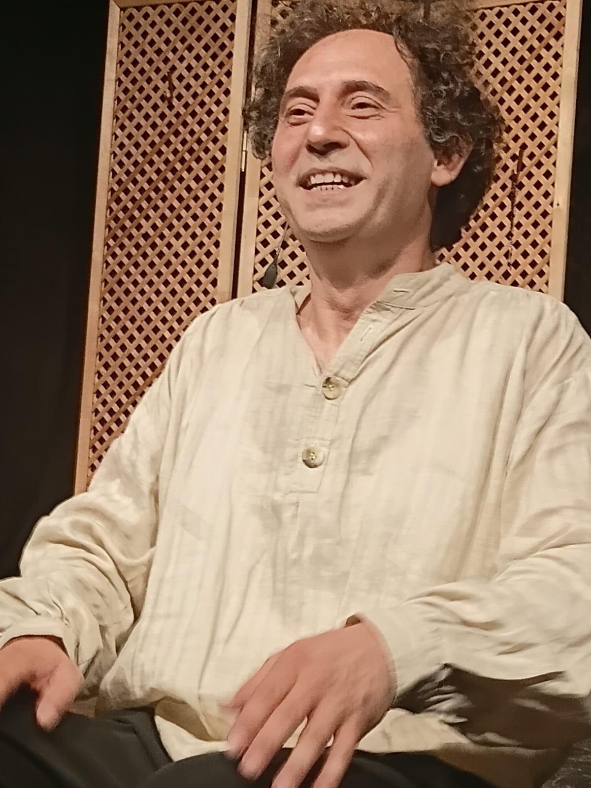 DÜŞ KAPANI SANAT MERKEZİNİN SAHNEYE KOYDUĞU 
OLMAK YA DA OLMAMAK OYUNU