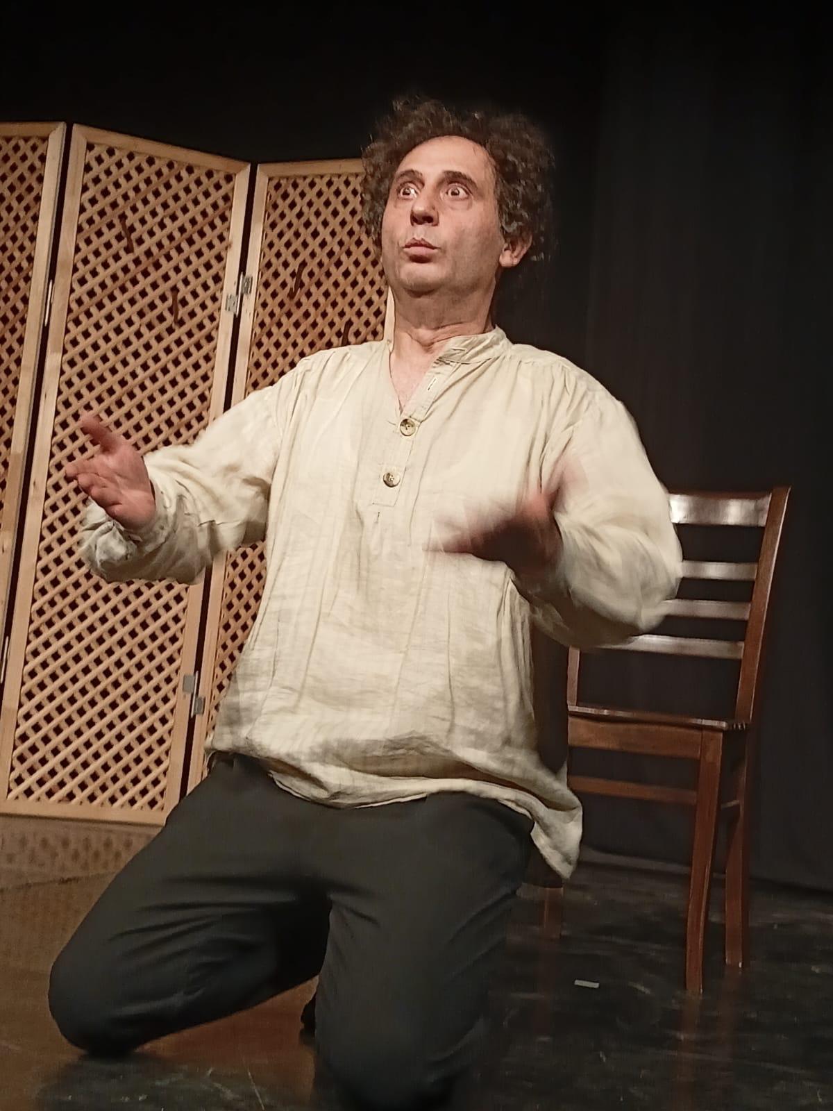 DÜŞ KAPANI SANAT MERKEZİNİN SAHNEYE KOYDUĞU 
OLMAK YA DA OLMAMAK OYUNU