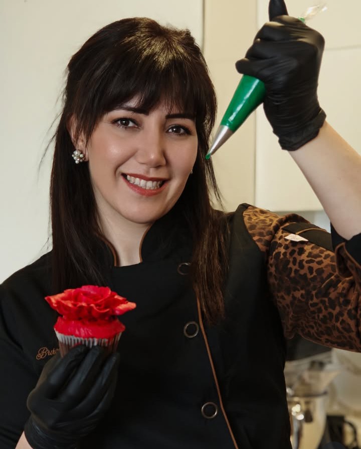 Elleriyle Harikalar Ortaya Koyan Kadın: Burcu Mutlu
