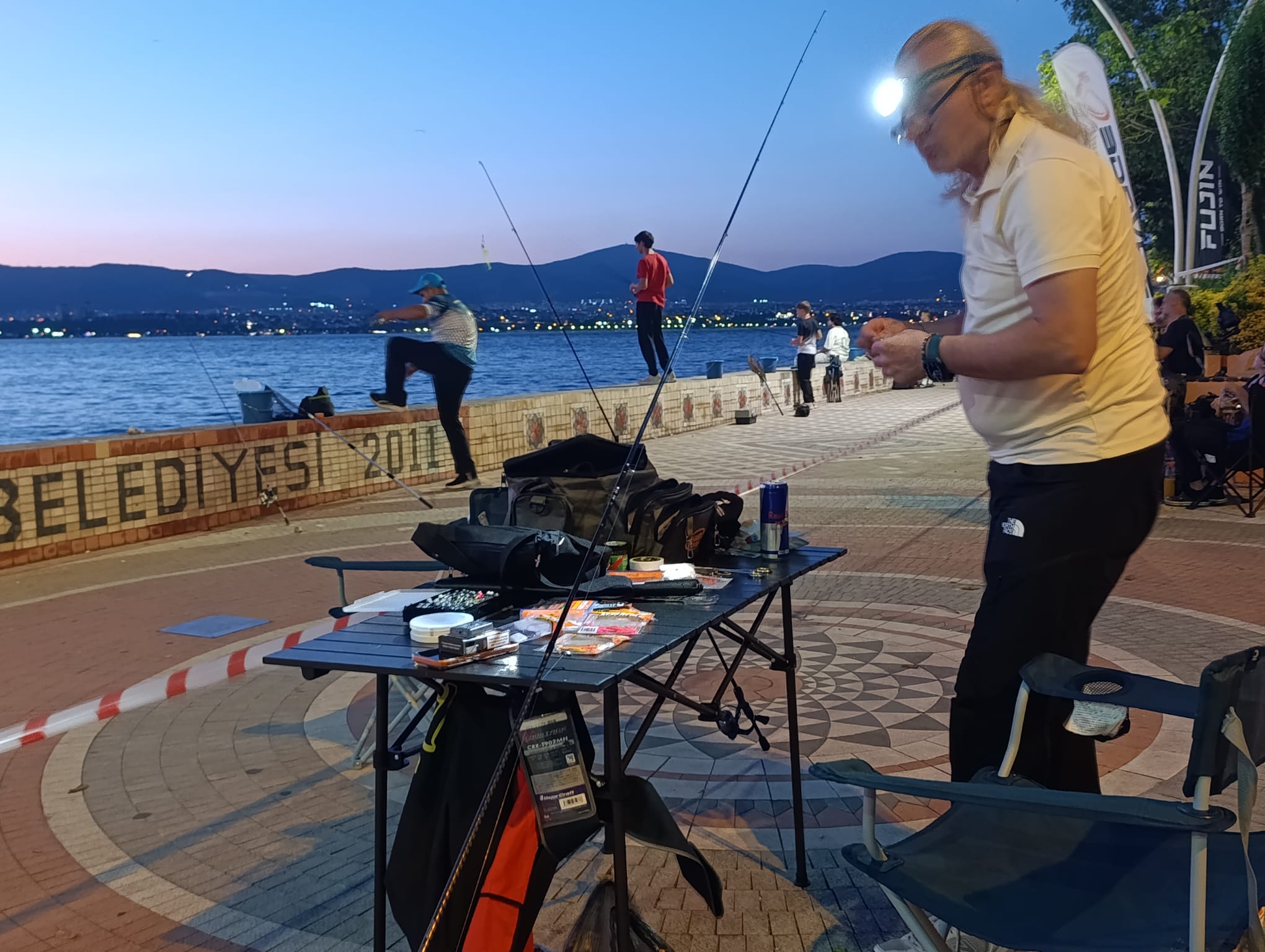 Değirmendere Sahili Olta Balıkçılarıyla Doldu