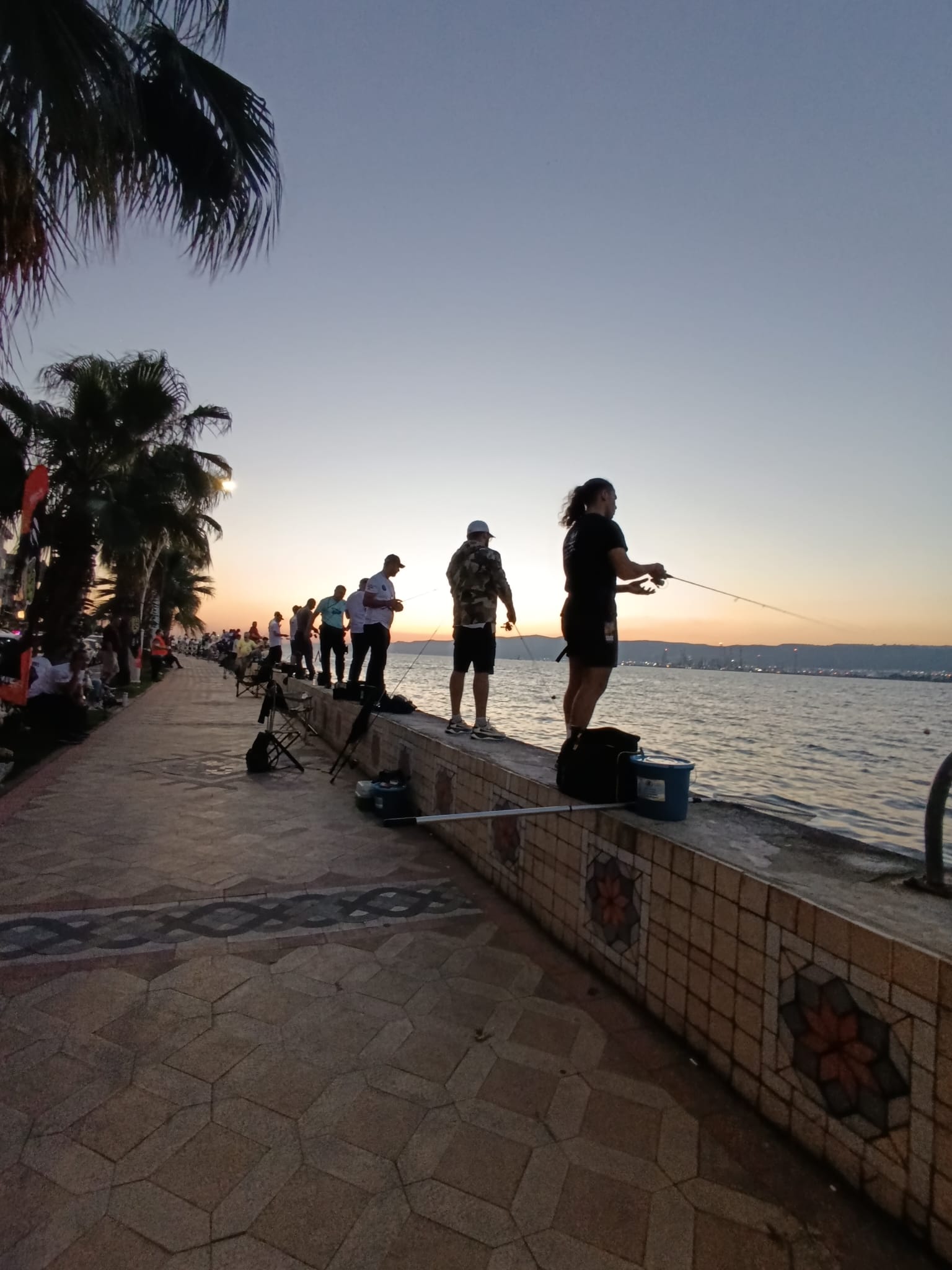 Değirmendere Sahili Olta Balıkçılarıyla Doldu